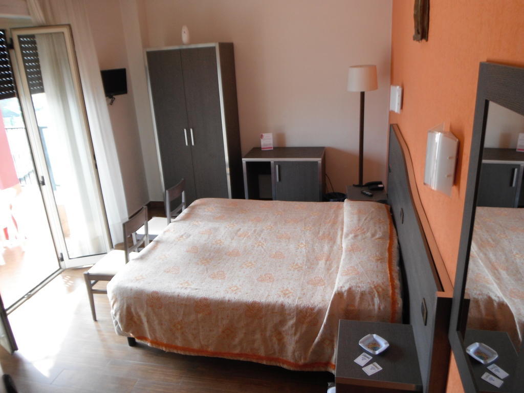 ססטו סן ג'ובני Hotel Renato חדר תמונה